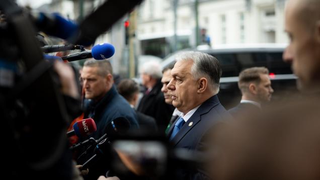 Orbán a migráció kordában tartása ellen lázad