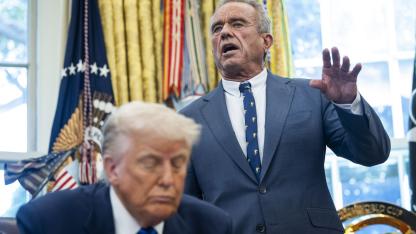 A szakértői javaslatok ellenére Trump minisztere harmadával csökkentette az ajánlott gyerekkori oltások számát