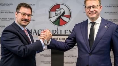 Két újabb lengyel politikus kaphatott menedékjogot