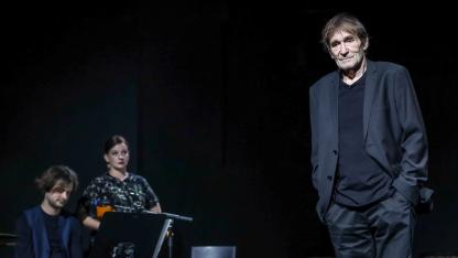 Cserhalmi György közeli rokonunkká válik a színpadon