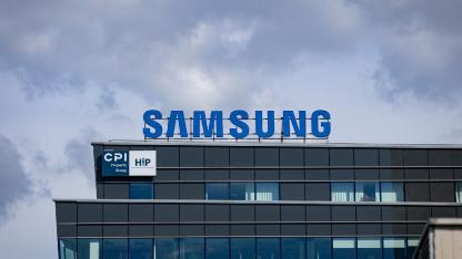 Balesetezett a Samsung-gyár dolgozóit szállító busz, de a dolgozókat inkább továbbvitték