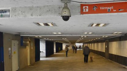Tizenhatmilliárdos kameratenderen taroltak a NER kedvenc cégei