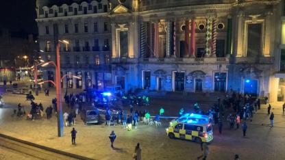 Késes támadók rontottak rá a tüntető tömegre Antwerpenben