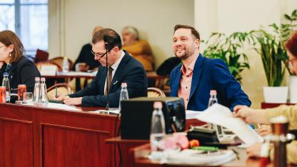 DK: Újra a Fidesz által kreált hazugságok fognak szemben állni a másik nagypárt mantráival