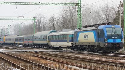 Megmagyarázták Lázárék, miért rakták össze ötfajta kocsiból az IC-t