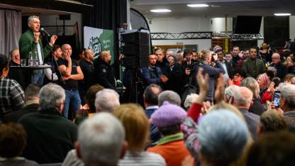 Listázta Lázár, hogy szerinte milyen bűncselekményeket követhettek el az ellene tüntető romák