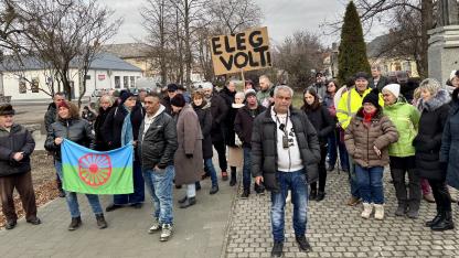Lázár János WC-pucolós kijelentése miatt tüntettek Devecserben