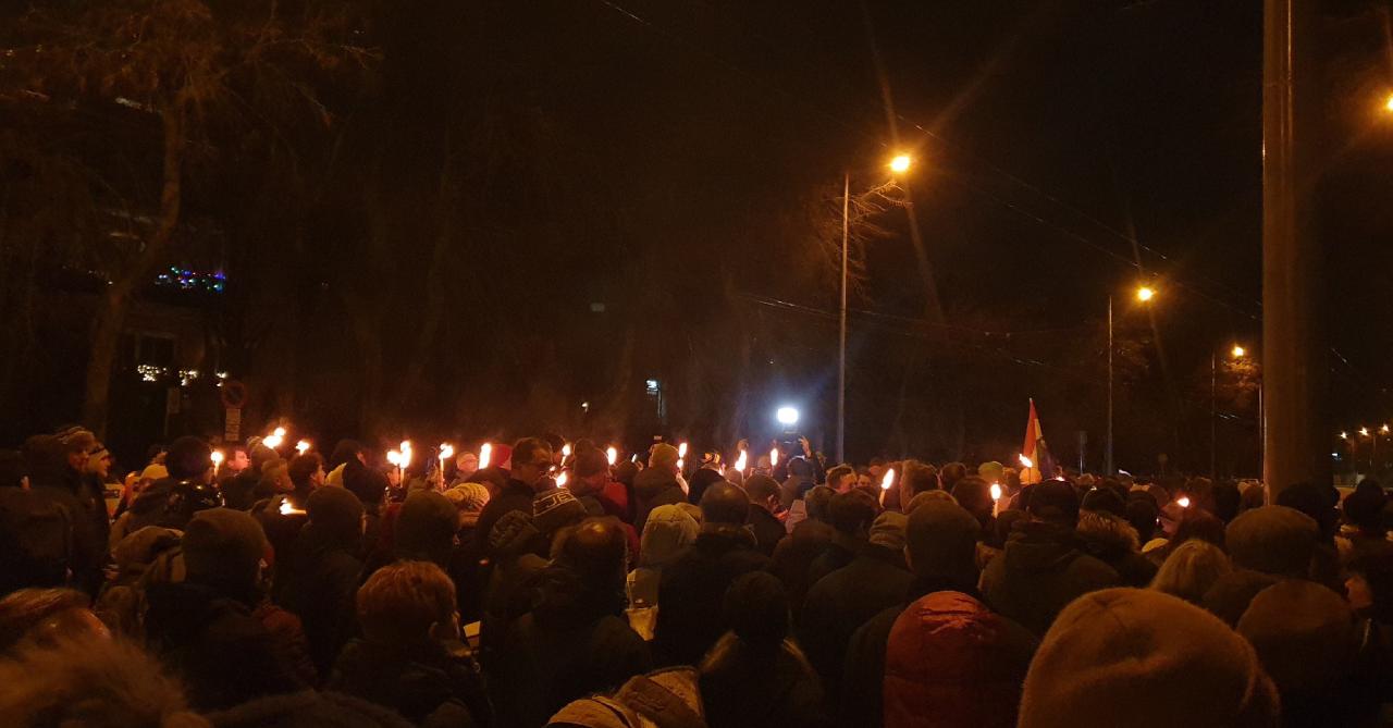 A felvidéki magyarokért és a „némaságtörvény” ellen tüntettek a szlovák nagykövetség előtt