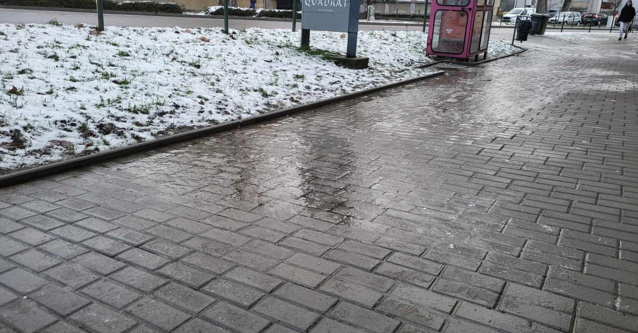 Extrém hideg miatt nyolc, ónos eső miatt négy megyére adtak ki figyelmeztetést