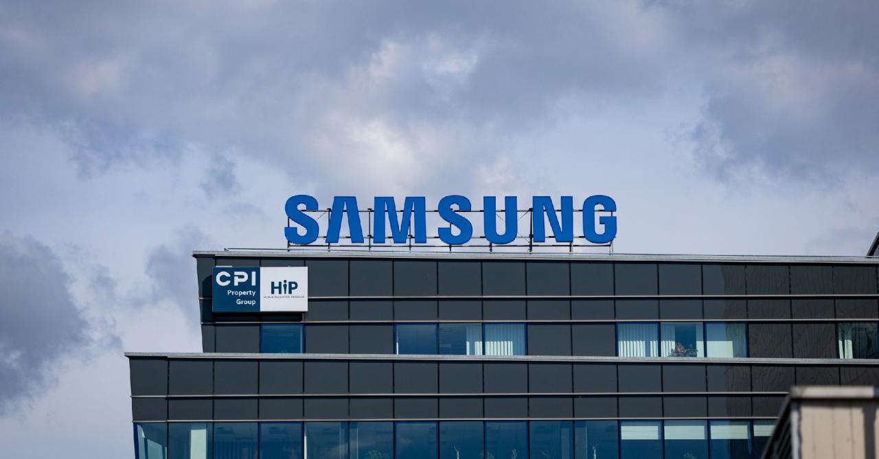 Balesetezett a Samsung-gyár dolgozóit szállító busz, de a dolgozókat inkább továbbvitték