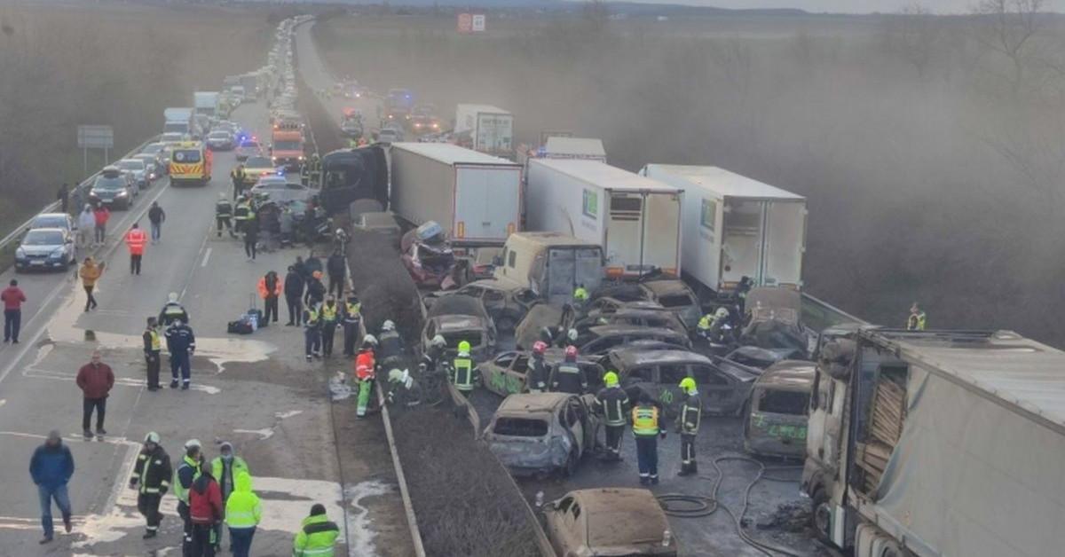 Továbbra is három gyanúsítottja van a 2023-as porviharos tömegbalesetnek