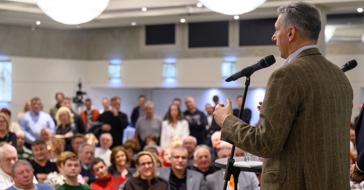 Puzsér: Lázár elárulta, hogy nincs itt semmiféle Soros-terv, helyette van munkaerőhiány