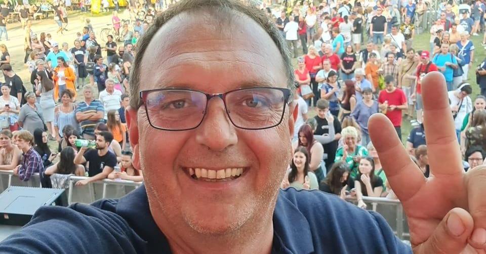 Rendőrök vitték el a dunaújvárosi DK-s alpolgármestert, hivatali vesztegetés elfogadásával gyanúsítják